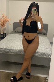 RICA Y CALIENTE CHICA LATINA CON EL COÑO MUY MOJAD