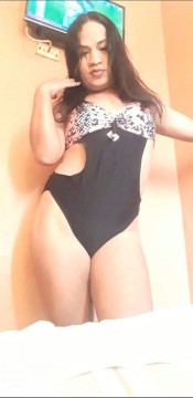 CHICA ARDIENTE GARGANTA PROFUNDA TRAGO LECHE