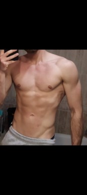 JOVEN MASCULINO  MASAJISTA Y GIGOLó PARA MUJERES O PAREJAS