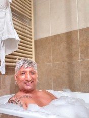 MORENO DISCRETO PARA MADUROS Y CASADOS EN BCN