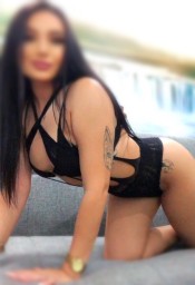 MORENA SEXY , UNA PERRA EN LA CAMA