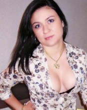 MORENA DOMINANTE EN ARNéS: LISTA PARA JUGAR