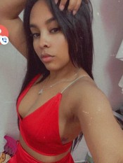 MORENA DOMINANTE EN ARNéS: LISTA PARA JUGAR