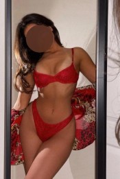 SALMA ARABE FIESTERA EN EMPURIABRAVA
