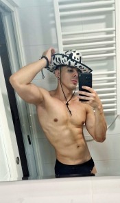 MORENO EXOTICO PIEL CANELA. AMENTE A LA FIESTA, HO