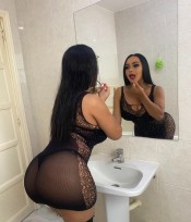 SACHA DIOSA VENEZOLAN MARBELLA PUERTO BANU
