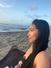 JOVEN DIVERTIDA QUE LE GUSTA MUCHO LA FIESTA