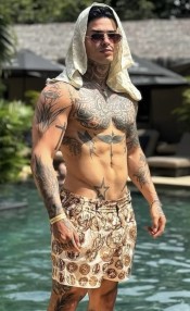 MORENO EXOTICO PIEL CANELA. AMENTE A LA FIESTA, HO