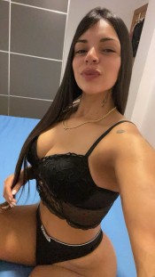 COQUETA, DELICIOSA TETONA Y CULONA, MASAJE