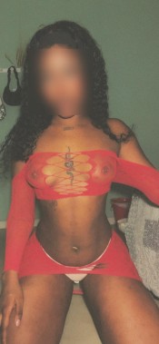 LAURA, UNA DELICIOSA MORENA, FRANCES NATURAL DELIC