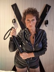 DEVORA AMA DOMINANTE EXPERTA EN BDSM