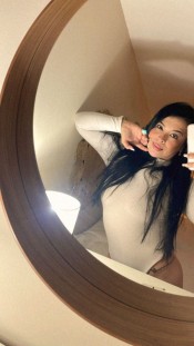 LINDA LATINA DE CUERPO NATURAL TU GUARRILLA EXUBERANTE