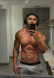 NOVEDAD!!! JOVEN LATINO VERSÁTIL