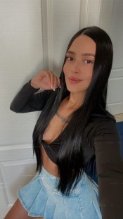 SARA UNA PAISA EN ESTEPONA