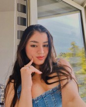 CHICA TOP  , TEEN LATINA IMPLICADA - PLAZA ESPAñA