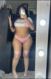 SOMOS TRES AMIGUITAS CACHONDITAS