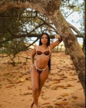 FASCINANTE VENEZOLANA MUY FIESTERA, EN ALCOY