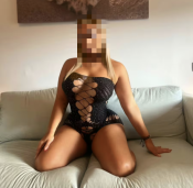 CHICA DE LUJO ,COMPLACIENTE