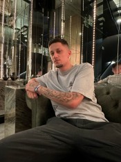 DIEGO VERSATL MUY JOVEN FIESTERO A TOPE POR FIGUERES