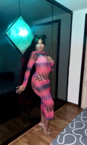 FLACA DELGADA MUY CALIENTE ESPERANDO TU POLLA