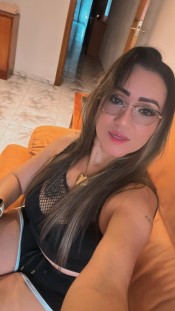 DIVORCIADA CON GANAS DE LUJURIA