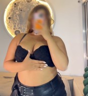 CHICA DE CURVAS GRANDES DULCE Y APASIONADA