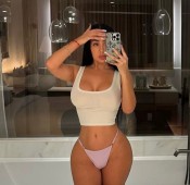 UNA DIOSA LATINA CON GANAS DE JUGAR...