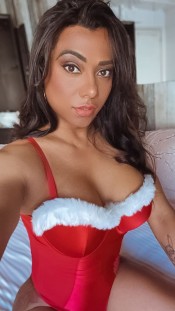 GUARRA FIESTERA TRANS, MUCHA LECHE Y BESOS HUMEDOS