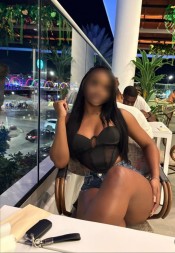 LUNA COMPLACIENTE MUY VICIOSA EN LA CAMA