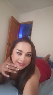 VEN A DISFRUTAR DE ESTA HERMOSA COLOMBIANA