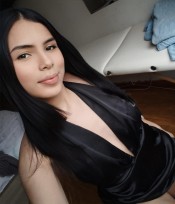 HERMOSA FLACA CON CURVAS LATINA PRIMERA VEZ AQUí