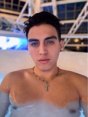 NOVEDAD SIN ENGAñOS CHICO LATINO DOTADO FIESTEO