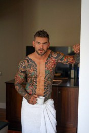 ACTOR PORNO XXX DISPONIBLE PARA CUCKOLD