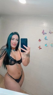 SENSUAL Y JUGUETONA LATINA