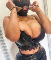 LATINA FIESTERA MASAJISTA CON MANO DE CEDA