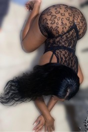 UNA JOVEN CON MUCHAS GANAS DE GOZAR SIN LIMITES