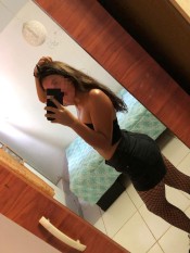 LUNA JOVEN CARIÑOSA  NUEVA EN ESTE TRABAJO