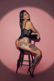 IMPRESIONANTE COLOMBIANA MUY GUAPA