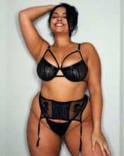 SUPER CARIñOSA BESOSUCO TRATO DE NOVIOS