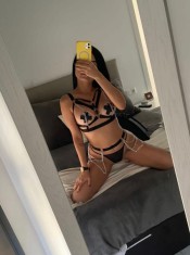 MUñEQUITA , PEQUEñITA Y APRETADITA