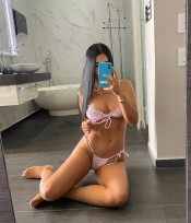 LATINA MUY CACHONDA DELGADA SUCCIONADORA