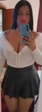 ABIERTA A MUCHO PLACER BAJO LAS SáBANAS...