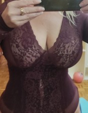 RUBIA DE BELLAS TETAS NATURALES ,COMPLACIENTE E IMPLICADA