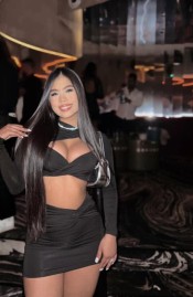 EMILIA CHICA ARDIENTE Y COMPLACIENTE