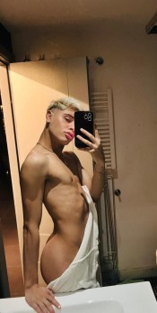 VALENTINO 20 AñOS ,SEDUCTOR Y MUY MORBOSO...!!!