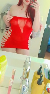 CHICA PELIRROJA COMPLACIENTE SUPER CACHONDA Y RICA