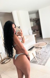 MIA, ENCANTADORA JOVENCITA RECIEN LLEGADA