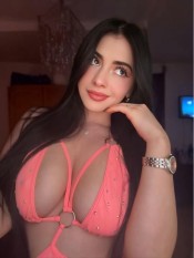 ENCANTADORA Y FIESTERA, SAMARA UN HERMOSA MORENA