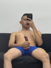 JOVEN VARONIL DISPUESTO AL PLACER COMPLACIENTE