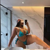 TU CHICA CURVI CON GANA DE FIESTA FRANCES MASAJES